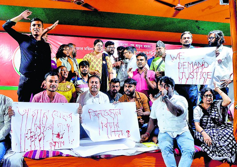 सीएम ममता बनर्जी के इस्तीफे की मांग को लेकर भाजपा का धरना-प्रदर्शन जारी