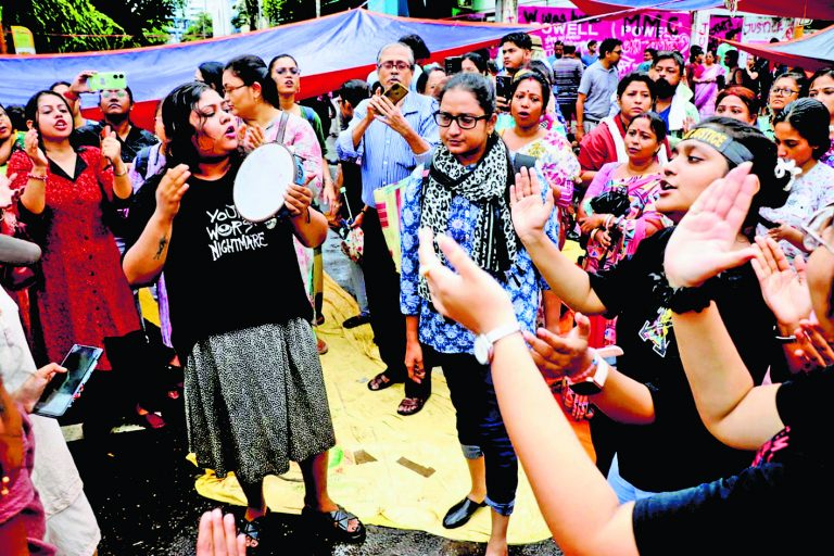 राज्य सरकार से निराश, केंद्र से हस्तक्षेप का अनुरोध