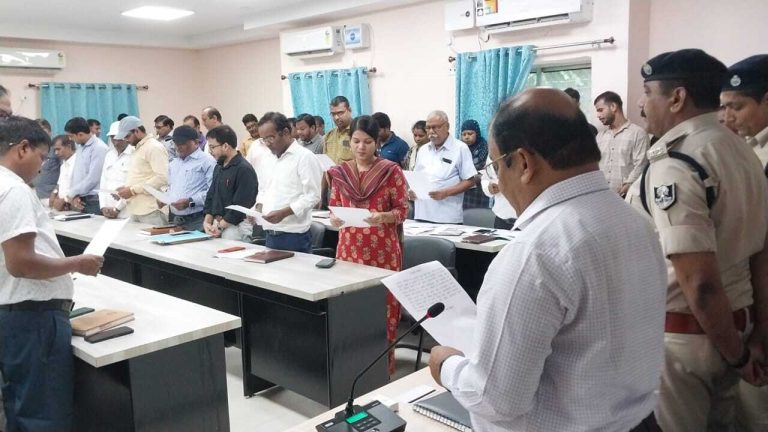 राजभाषा प्रेम की ज्योति जलाये रखेंगे : डीएम