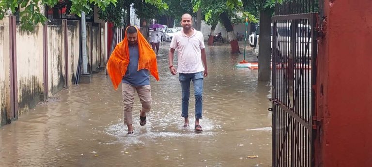 Lakhisarai News : झमाझम बारिश ने दी गर्मी से राहत, बिगड़ी शहर की सूरत