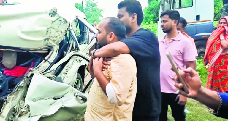 chhapra news : अज्ञात ट्रक ने स्कार्पियो में मारी टक्कर, आर्केस्ट्रा संचालक की मौत व तीन घायल