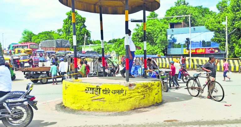 मशीन, न ही संकेतक, फिर भी कट रहा हाइ स्पीड का चालान