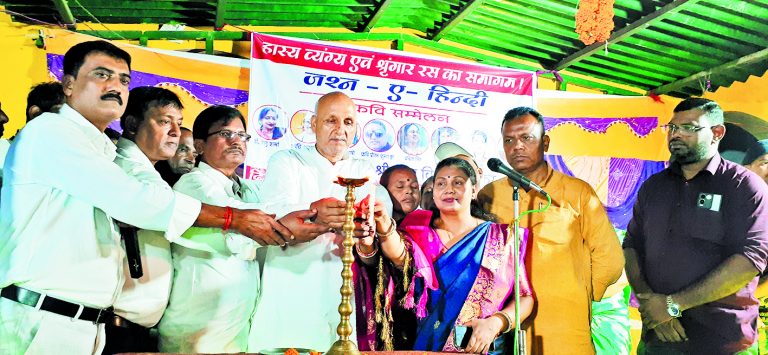 hajipur news. आधा पेट जरूर खाएं, पर बच्चों को शिक्षित करें : मंत्री