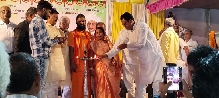 चंद्रवंशी महासभा ने समाज के लोगों व छात्र-छात्राओं को किया सम्मानित