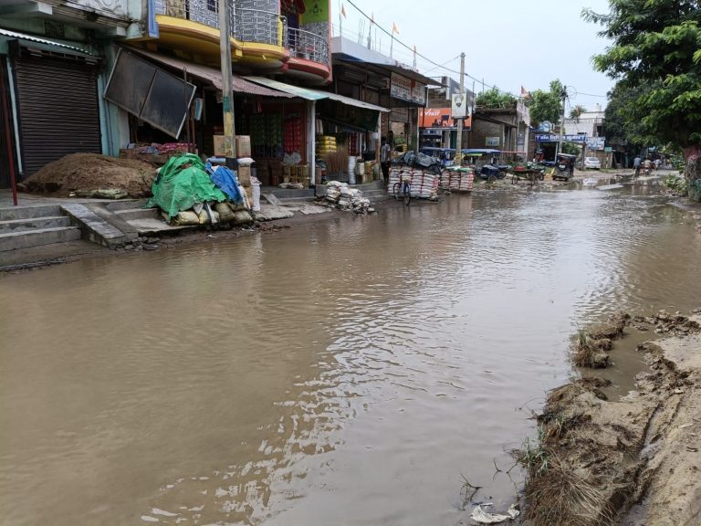 Relief to farmers from rain बारिश से किसानों को राहत, जलजमाव बना मुसीबत