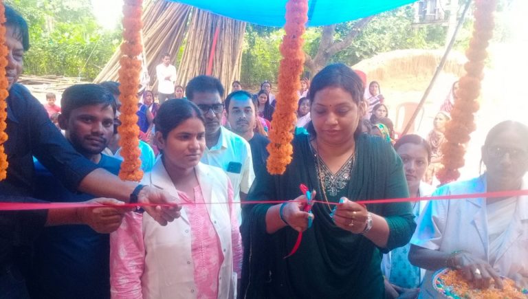 Vaccination Corner टीकाकरण कॉर्नर का फीता काटकर किया उद्घाटन