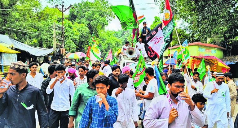 Gopalganj News : पैगंबर साहब की जयंती पर निकाला गया जुलूस-ए-मोहम्मदी, जुलूस में दिखा देशभक्ति का जज्बा