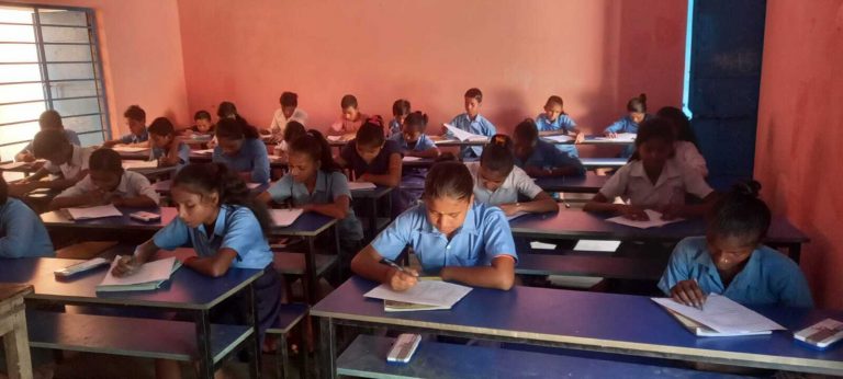अमौर प्रखंड के 196 विद्यालयों में शांतिपूर्वक ली गयी अर्द्धवार्षिक  परीक्षा