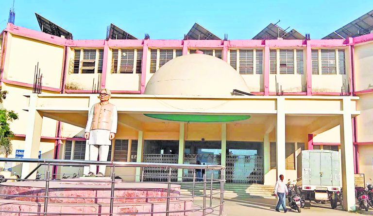 Chhapra News : कई प्रमुख विषयों में इस साल नामांकन की नहीं दिखी प्रतिस्पर्धा