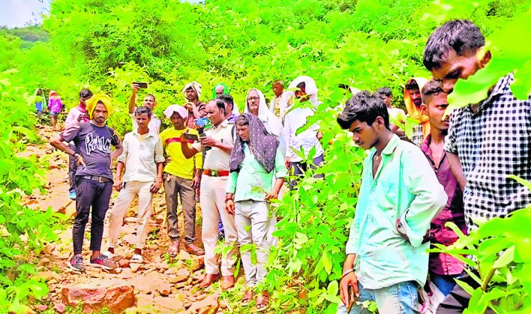 कैमूर पहाड़ी पर पत्थर से कूच कर युवक की हत्या