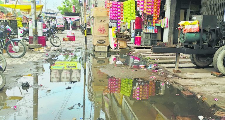 siwan news. डेंगू जांच में दो व्यक्ति मिले पॉजिटिव, पीड़ितों की संख्या पहुंची 39