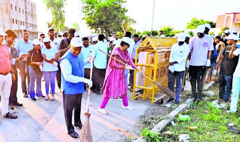 Gaya News : सीयूएसबी ने आसपास के क्षेत्रों को साफ रखने का लिया संकल्प