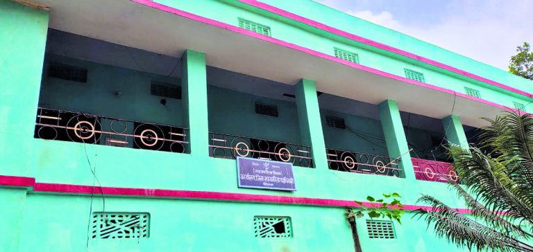 siwan news. तीन वर्षों से अधिक समय से तैनात अधिकारी-कर्मियों का होगा तबादला