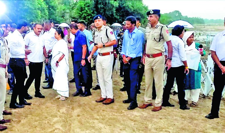 केंद्र बाढ़ में हुई मौतों का हिसाब नहीं रखता, केवल चुनाव में वोट मांगा जाता है : ममता