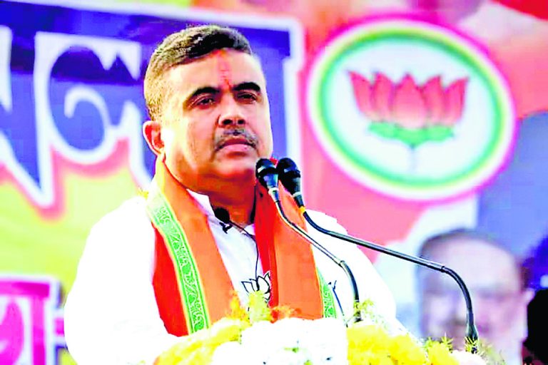 मृतका के पोस्टमार्टम के समय एक स्थानीय तृणमूल नेता उसका चाचा बन कर पहुंचा था