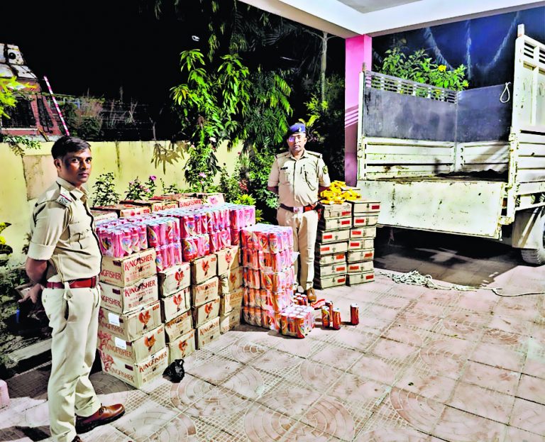 Gopalganj News  : उत्तर प्रदेश से विदेशी शराब की खेप लेकर जा रहा पिकअप नीलगाय से टकराया, तस्कर की गयी जान