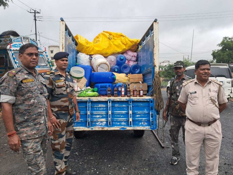 Dhanbad News: निरसा में नकली शराब फैक्ट्री का भंडाफोड़, दो पर केस