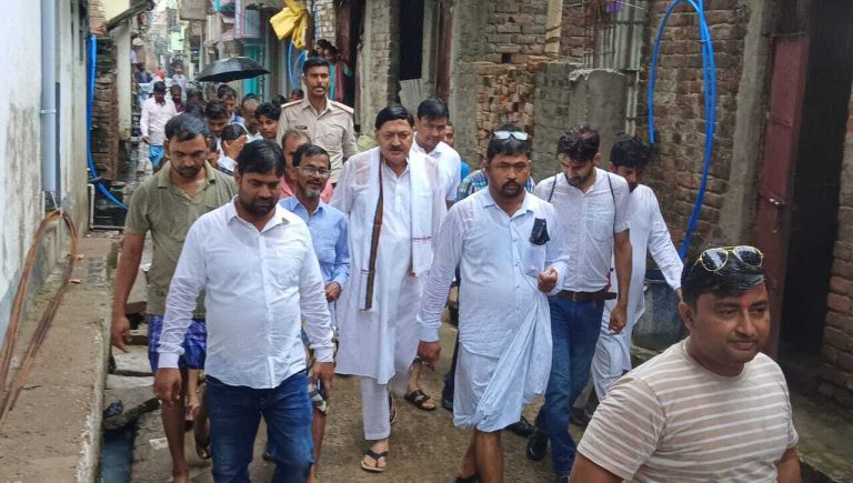 बाढ़ पीड़ित बुनकरों के लिए कोई व्यवस्था नहीं : विधायक