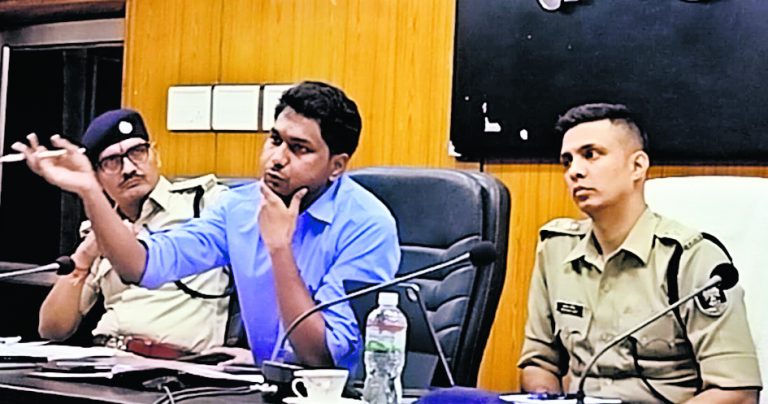 Gopalganj News  : दुर्गा पूजा के दौरान लाइटिंग के साथ रहेगा सुरक्षा का पुख्ता इंतजाम