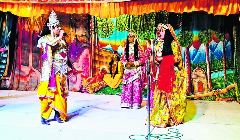 अयोध्या में महाराज दशरथ के घर तीन भाइयों के साथ अवतरित हुए प्रभु श्रीराम