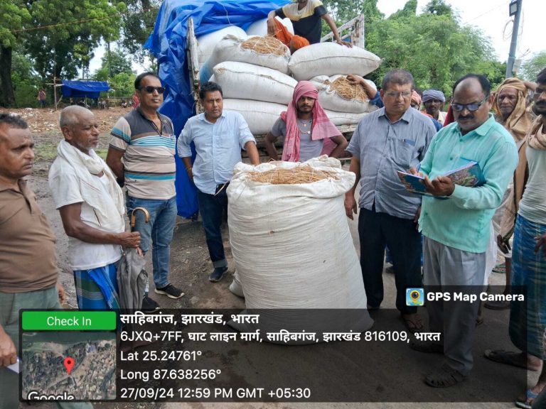 पशुओं के लिए 3237 किलो चारा वितरित