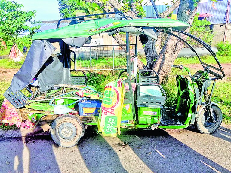 पुरुलिया : पारा में बेकाबू ट्रक ने टोटो को ठोका, 10 लोग जख्मी