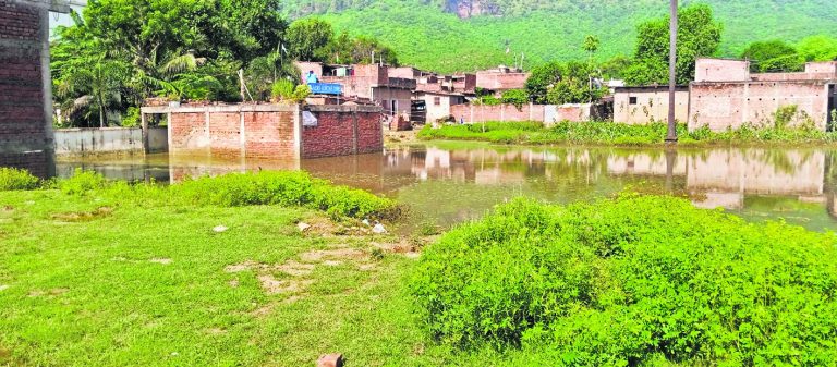 पहाड़ से आये पानी से रहमानाबाद फिर हुआ जलमग्न