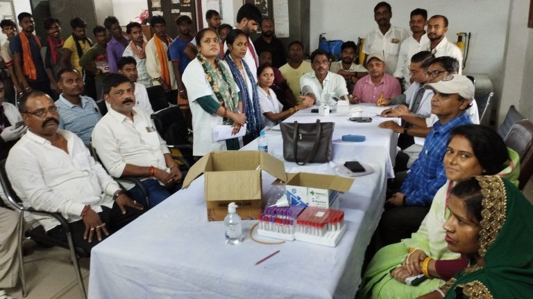 Health check up camp organized: रोसड़ा नप कार्यालय सभागार में स्वास्थ्य जांच शिविर का आयोजन