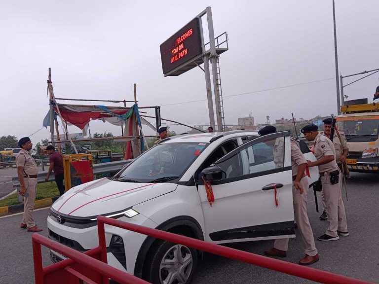 Patna : पुलिस ने ली 1008 वाहनों की तलाशी, बिना नंबर वाली दो गाड़ियां जब्त