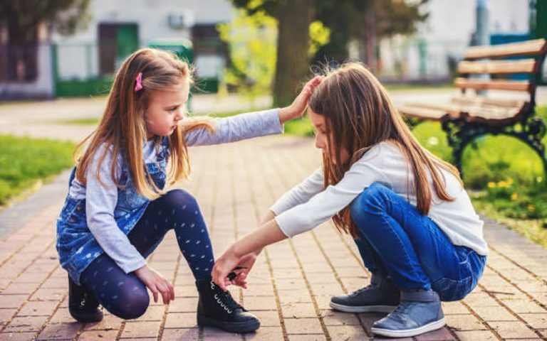 Parenting Tips: बच्चों को संस्कारी बनाएंगे, ये पुराने पेरेन्टिंग के तरीके
