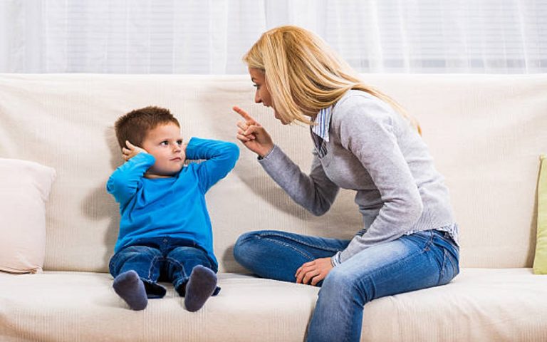 Parenting Tips: बच्चे के दिमाग में बनता जा रहा है नेगटिविटी का पहाड़, फॉलो करें ये 5 टिप्स