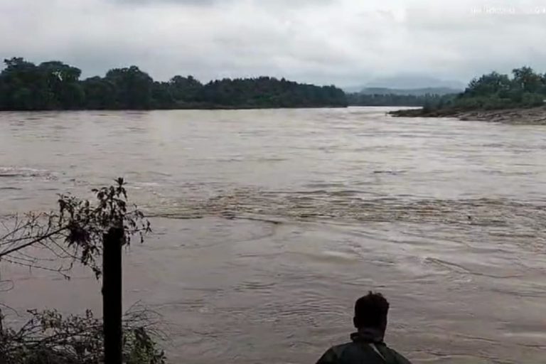 Jharkhand Weather: झारखंड में भारी बारिश से नदियां उफान पर, पतरातू डैम के खोले गए पांच फाटक
