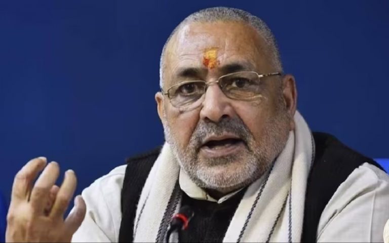 बिहार में दंगा कराना चाहते हैं तेजस्वी, राहुल और प्रियंका को नहीं दिखते हिंदू, गिरिराज सिंह का विपक्ष पर हमला 