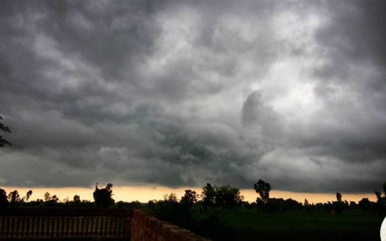 Dana Cyclone ने बदला मौसम का मिजाज, बिहार के कई जिलों में छाये रहे बादल
