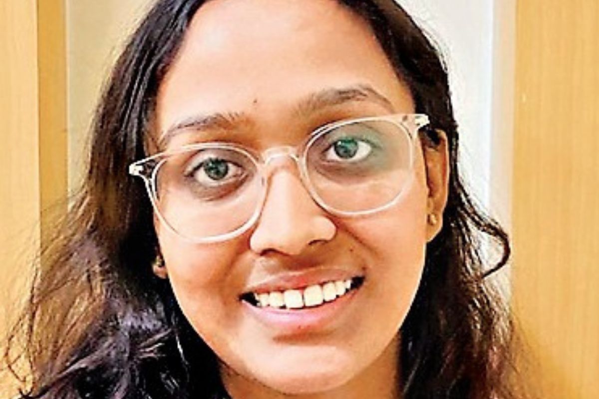 सीए इंटरमीडिएट परीक्षा की रांची टॉपर आयुषी गोपालका