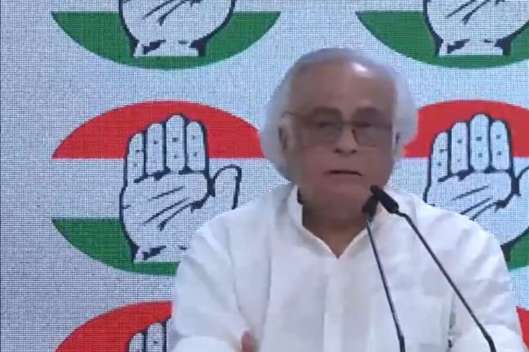 Congress: जीएसटी में होने वाले बदलाव पर व्यापक चर्चा शुरू करे केंद्र