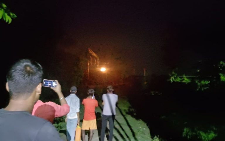 Train Accident: कटिहार में बड़ा रेल हादसा, डब्बे में ब्लास्ट के बाद लगी आग