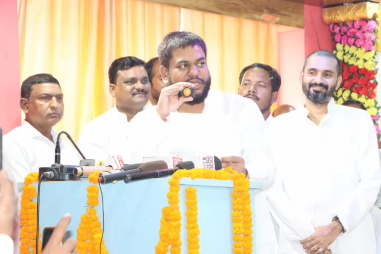 जननायक कर्पूरी ठाकुर की जयंती पर मुकेश सहनी ने दी श्रद्धांजलि, उनके आदर्शों पर चलने का लिया संकल्प