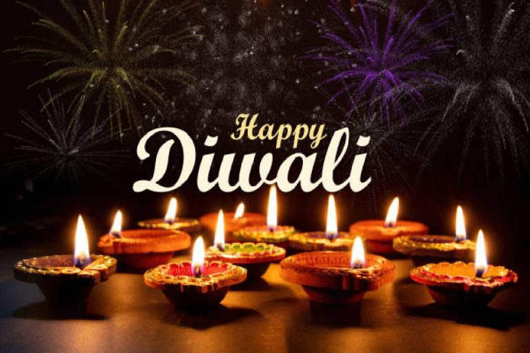 Happy Diwali 2024 Wishes, Images, Quotes: अपनों को खास संदेश और स्टेटस से दें दीपावली की शुभकामनाएं, व्हाट्सऐप – फेसबुक – इंस्टा पर शेयर करें ये कोट्स और फोटोज