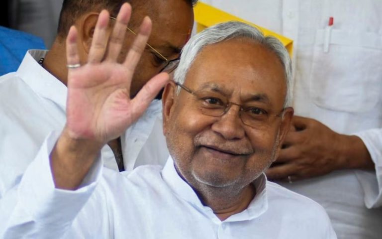 Bihar: शीतकालीन सत्र में भाग लेने पहुंचे सीएम नीतीश कुमार, विजय चौधरी ने किया स्वागत