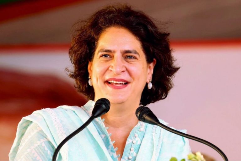 Priyanka Gandhi ने वायनाड से भरा पर्चा, राहुल और खरगे भी रहे मौजूद 