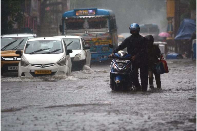 Bengal Weather Update : कालीपूजा व दीवाली के दौरान बरसेंगे बदरा या निकलेगी धूप, जानें क्या कहता है मौसम विभाग
