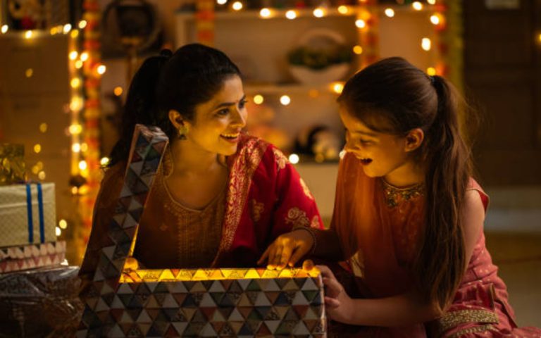 Diwali Vastu Tips: दिवाली के दिन बाथरूम में भी जलाएं दिया, जानें संकेत