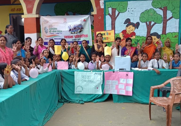 menstrual hygiene: छात्राओं को किया जागरूक