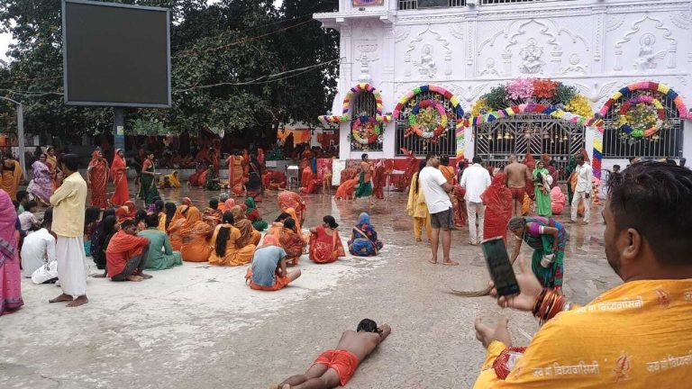 Jamui News : मां नेतुला मंदिर में उमड़ी श्रद्धालुओं की भीड़, नवरात्र के नौ दिनों तक निराहार रह कर कष्टी देते है हजारों श्रद्धालु