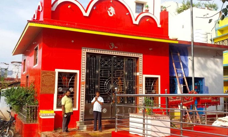 जयपुर दुर्गा मंदिर में मत्था टेकने झारखंड से भी पहुंचते हैं भक्त