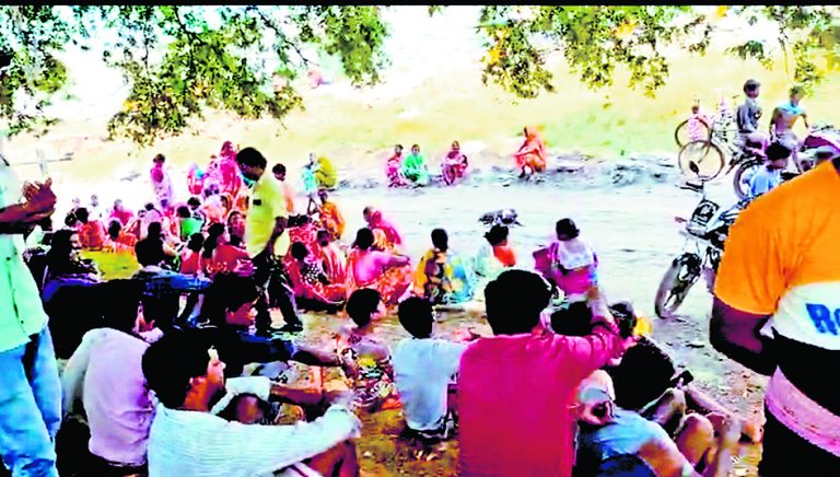 ग्रामीणों के आंदोलन के आगे पुनर्वास के मुद्दे पर झुका प्रबंधन, दो महीने में सर्वे होगा पूरा