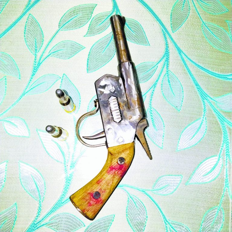 hajipur news. सीएसपी संचालक को लूटने के फिराक में बैठे बदमाश को पुलिस ने दबोचा