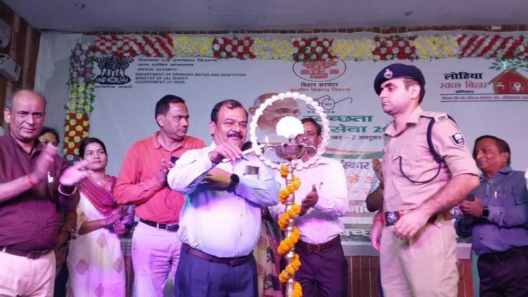 बच्चों को सही आचरण देकर स्वच्छ समाज का कर सकते हैं निर्माण