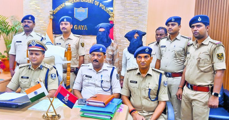 Gaya News : माइक्रो फाइनेंस बैंक में हुई डकैती मामले में दो लुटेरे पकड़ाये